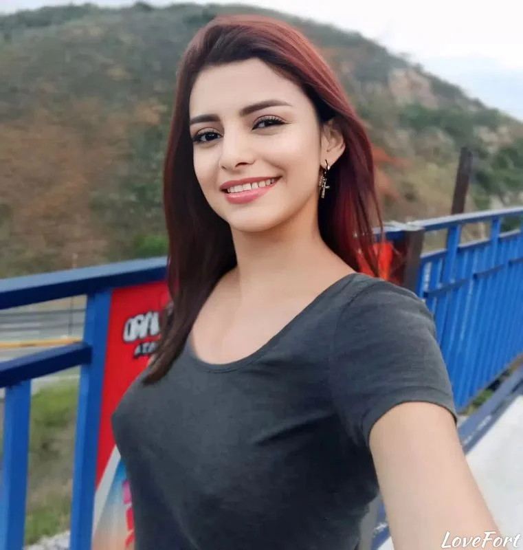 Dayana, 35