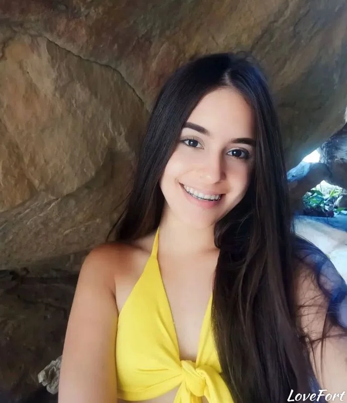 Yusbely Del Carmen, 22