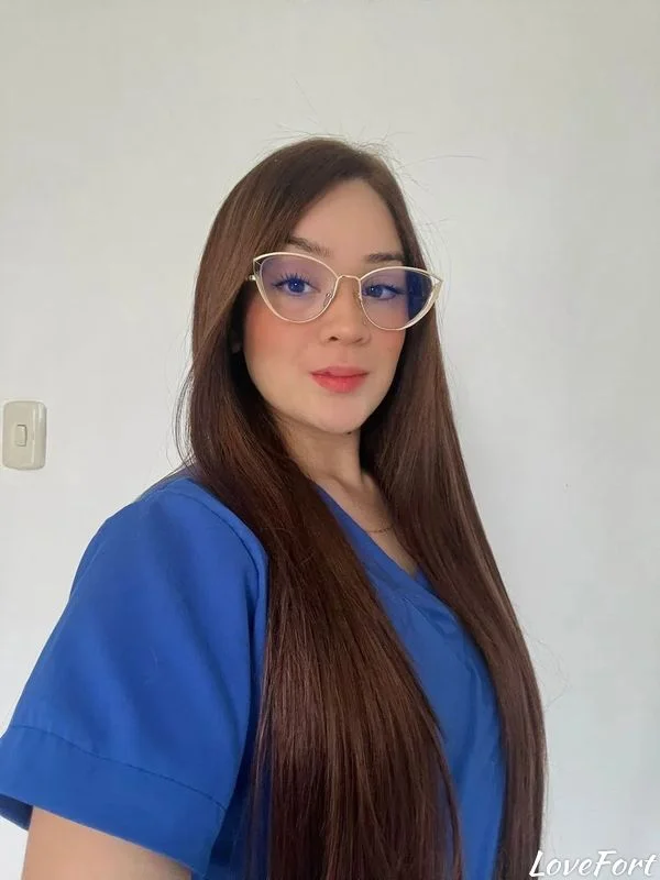 Oreana Estefania, 24