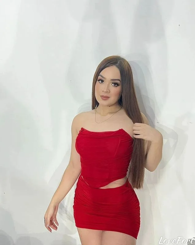 Oreana Estefania, 24